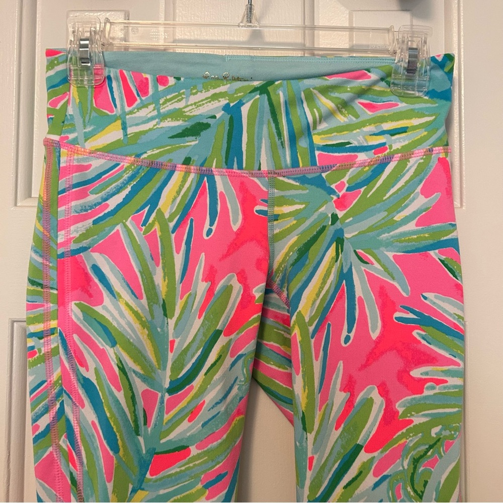 Lilly Pulitzer UPF 50 Luxletic 21" Cropped Legging Beckon Blue Jungle Utopia S - Picture 4 of 6